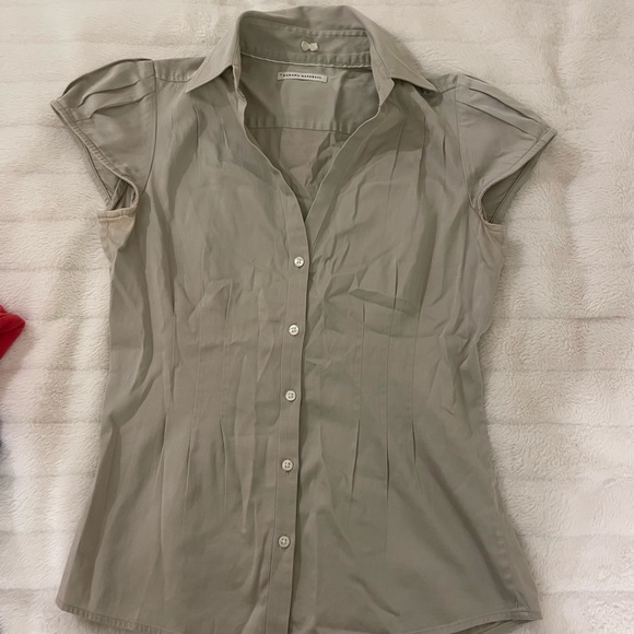 Fitted short sleeves banana republic button up top - Picture 3 of 4